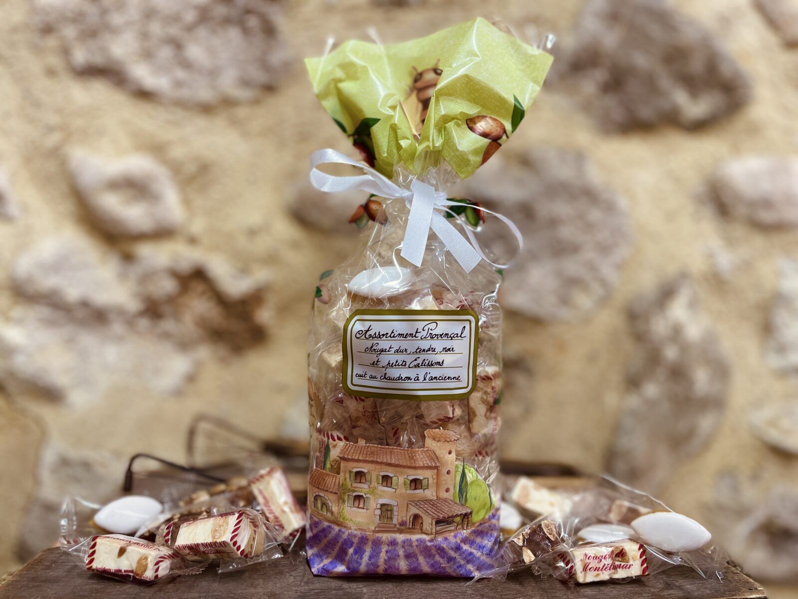 Sachet Nougat Assortiment Provençal Nougat dur, tendre, noir et petits  Calissons cuit au chaudron à l'ancienne | Suprem'Nougat Montélimar